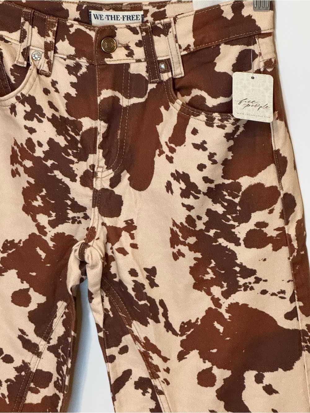 NEW Free People Women’s Cow-Print Risk Taker High Rise Straight Jeans Size 24 - Picture 2 of 9